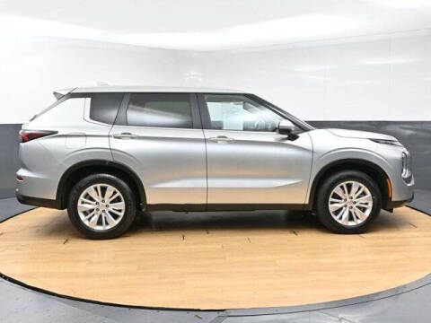 2025 Mitsubishi Outlander ES