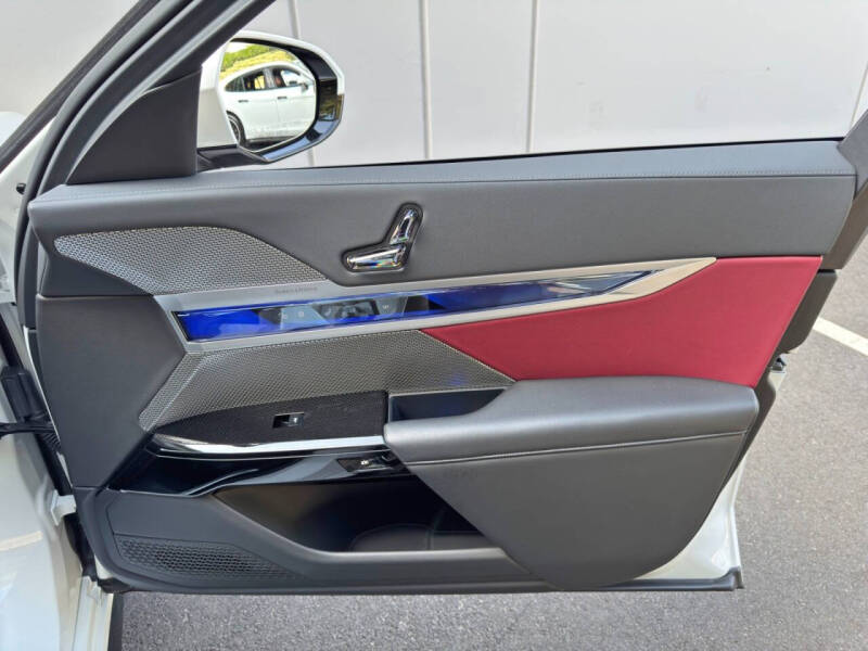 2023 BMW 7 Series 740i