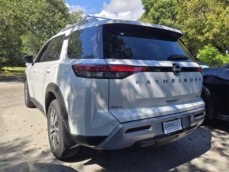 2025 Nissan Pathfinder SL