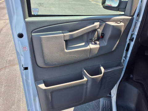 2025 Chevrolet Express LT 3500