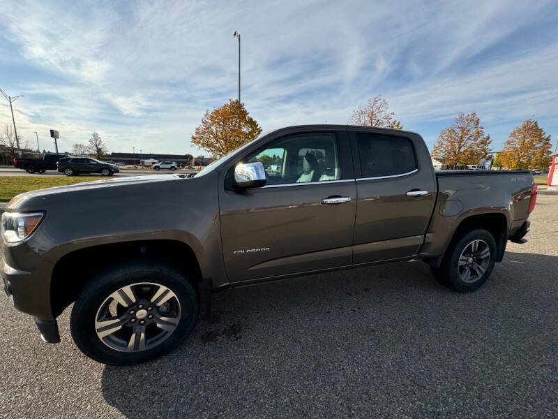 2015 Chevrolet Colorado LT photo 2