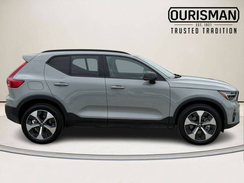 2026 Volvo XC40 B5 Plus