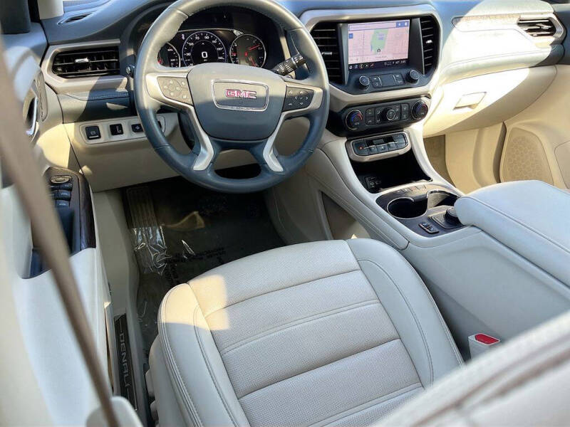 2022 GMC Acadia Denali