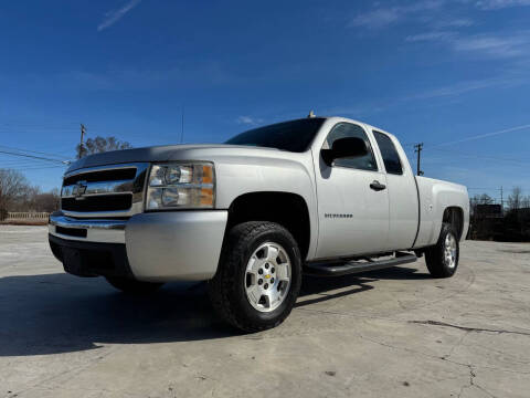 2010 Chevrolet Silverado 1500 for sale at Lenoir Auto in Hickory NC