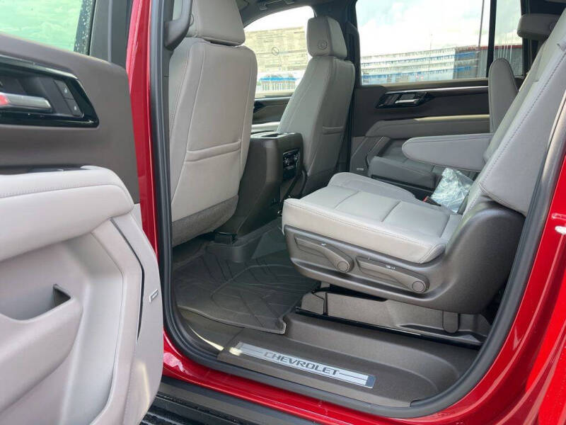 2026 Chevrolet Suburban LT