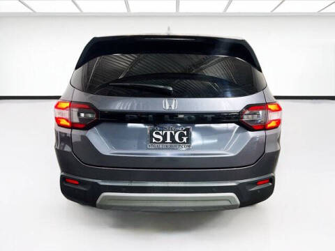 2023 Honda Pilot EX-L w/Rear Captain's Chairs