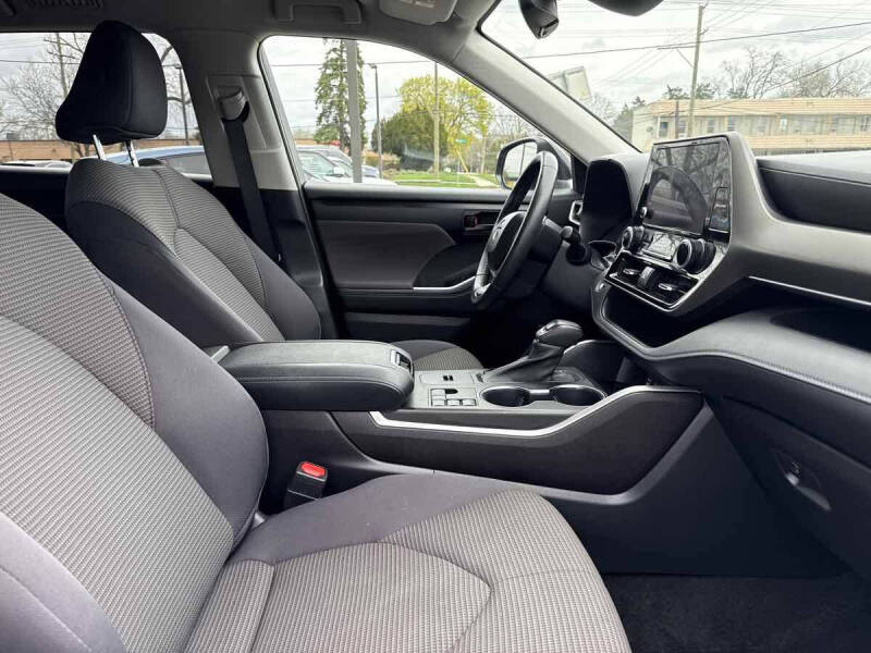 2023 Toyota Highlander LE