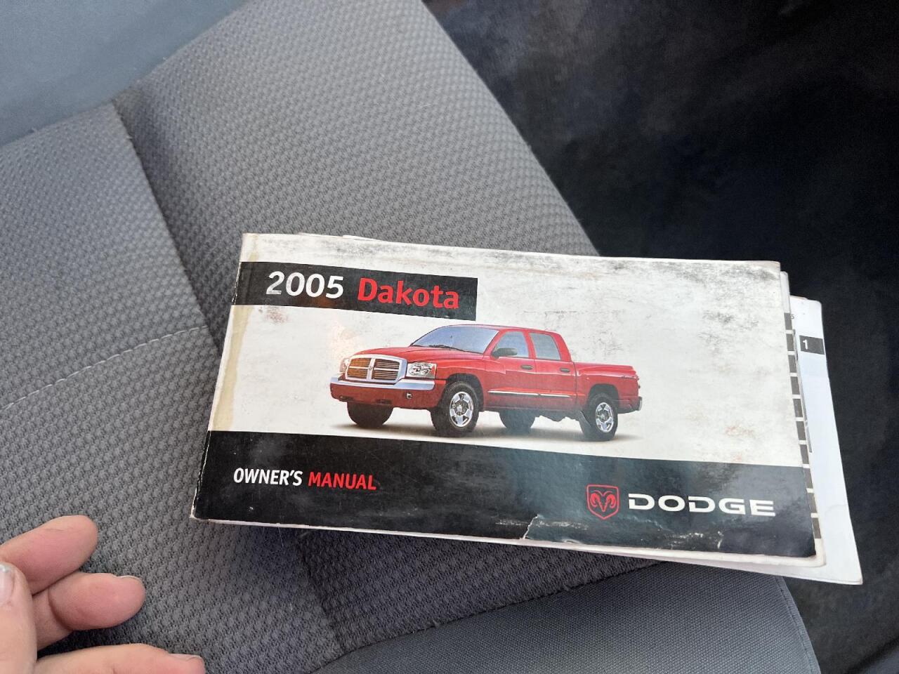 2005 Dodge Dakota 34