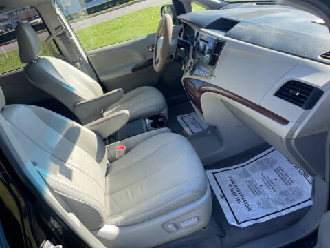 2013 Toyota Sienna XLE 8-Passenger