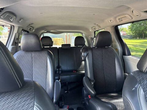 2011 Toyota Sienna SE 8-Passenger