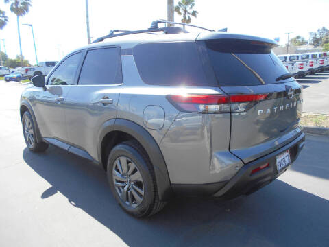 2025 Nissan Pathfinder SV