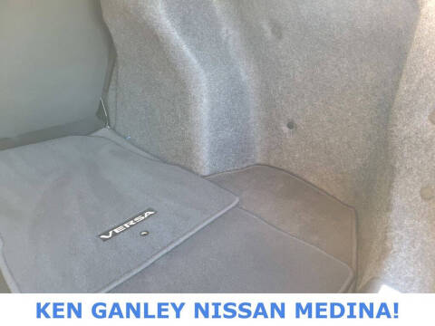 2022 Nissan Versa SR