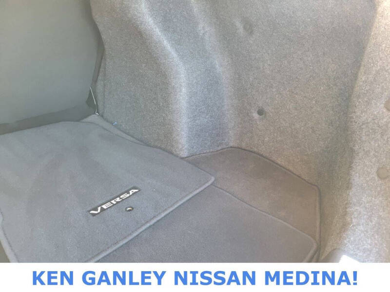 2022 Nissan Versa SR