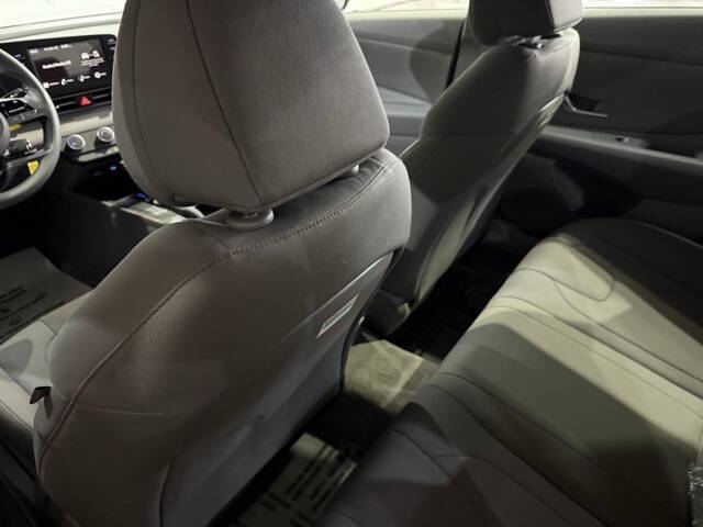 2025 Hyundai Elantra SE