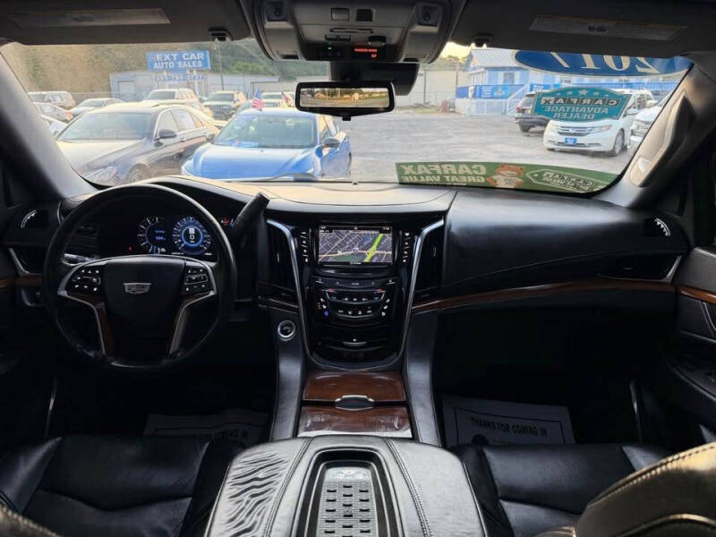 2017 Cadillac Escalade Luxury