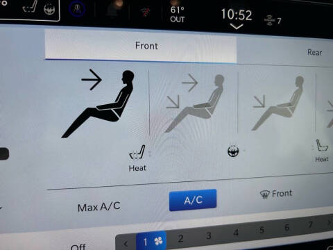 2025 Chrysler Voyager LX