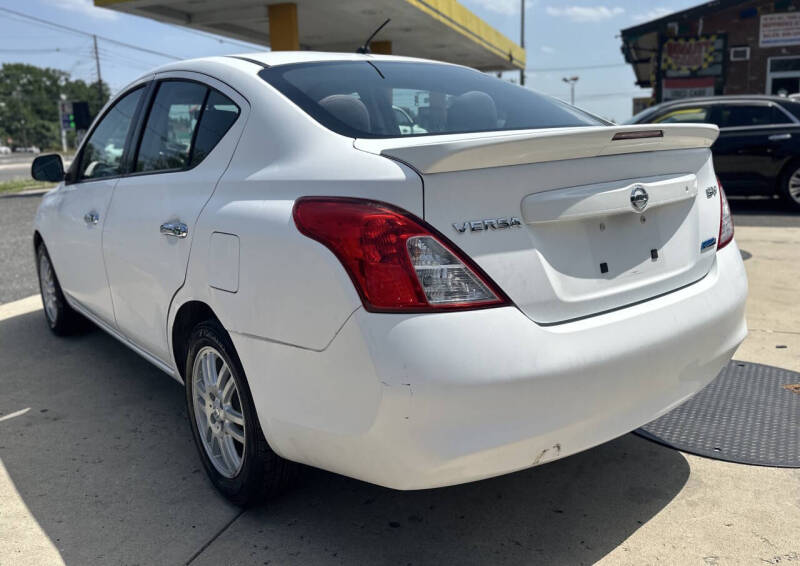 2014 Nissan Versa 1.6 SV
