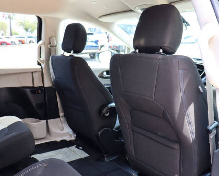 2021 Chrysler Voyager LX