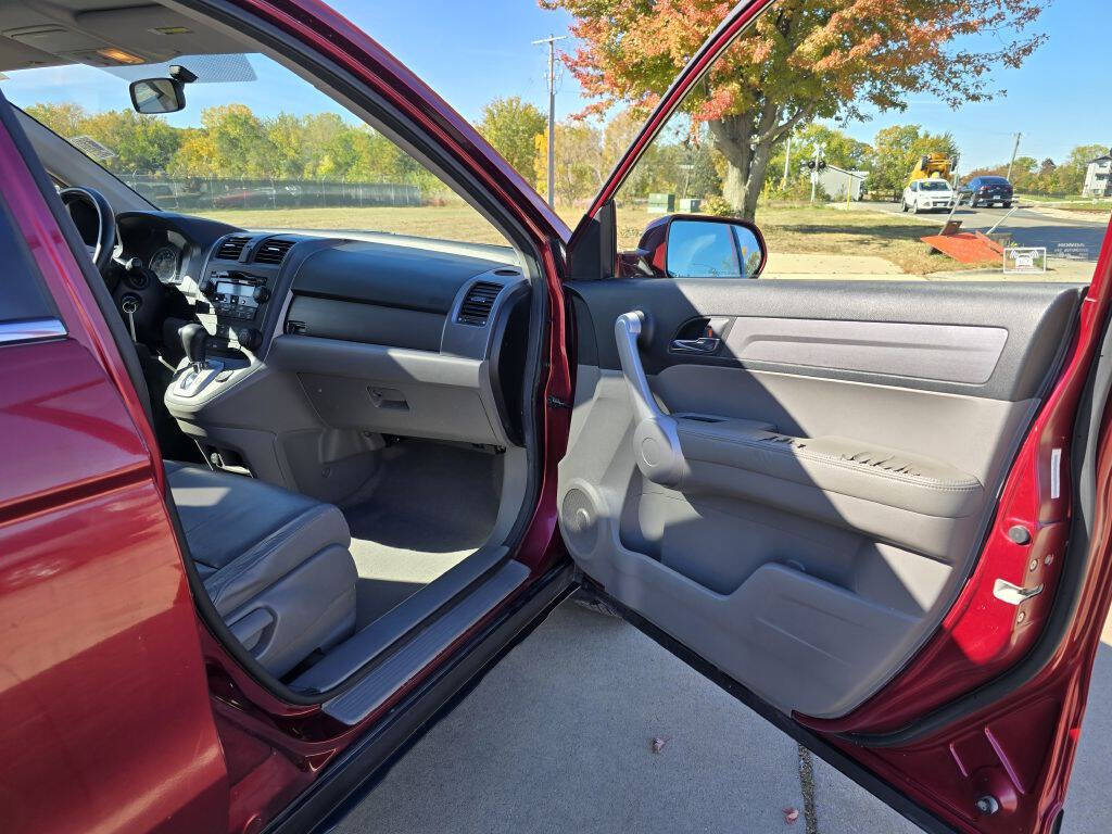 2007 Honda CR-V for sale at Bigfoot Auto in Hiawatha, IA