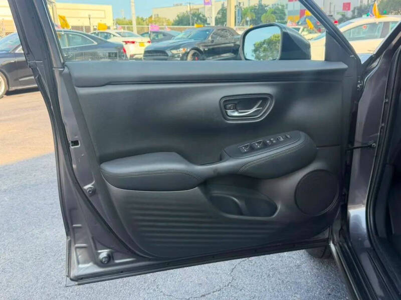 2025 Honda HR-V LX