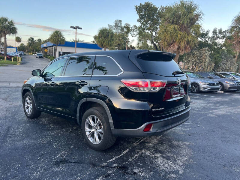 2016 Toyota Highlander LE