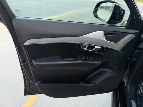 2016 Volvo XC90 T5 Momentum