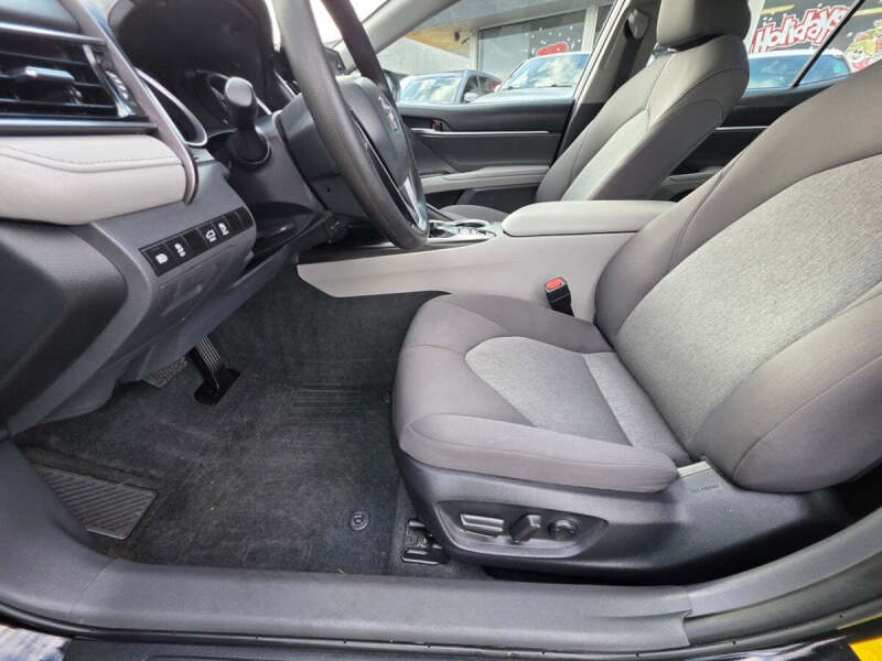 2023 Toyota Camry Hybrid LE