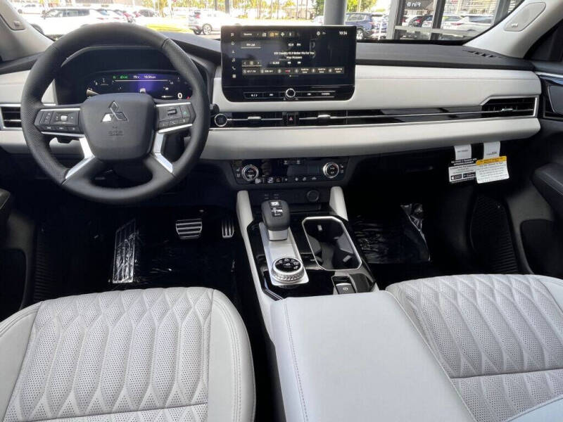 2025 Mitsubishi Outlander SEL