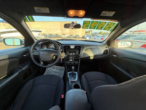 2013 Chrysler 200 LX