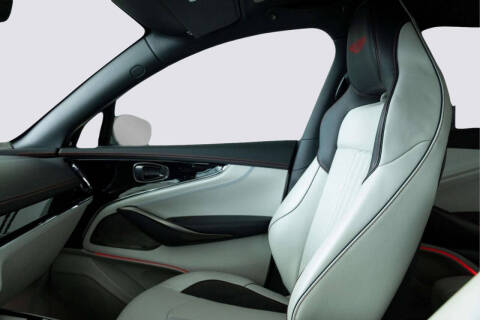 2025 Aston Martin DBX 707