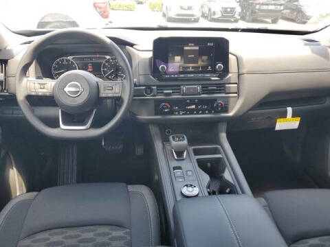 2025 Nissan Pathfinder S