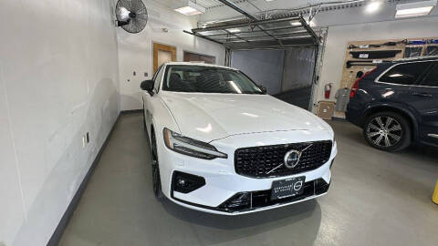 2025 Volvo S60 B5 Plus