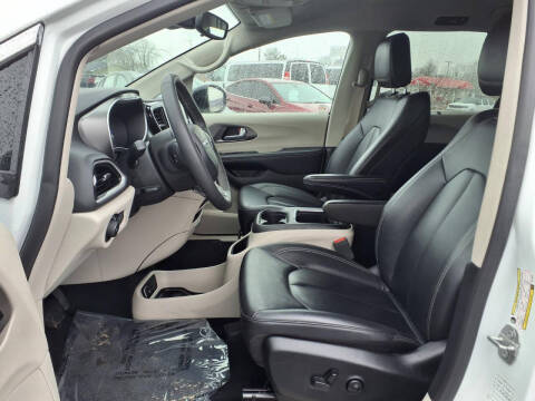 2024 Chrysler Pacifica Touring L