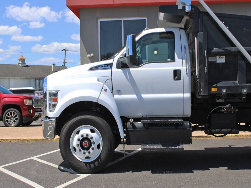 2025 Ford F-750