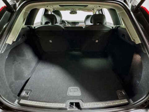 2023 Volvo XC60 B5 Plus Dark Theme