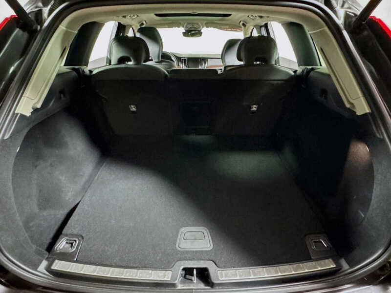 2023 Volvo XC60 B5 Plus Dark Theme