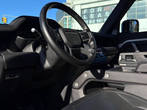 2024 Land Rover Defender 130 P400 X-Dynamic SE