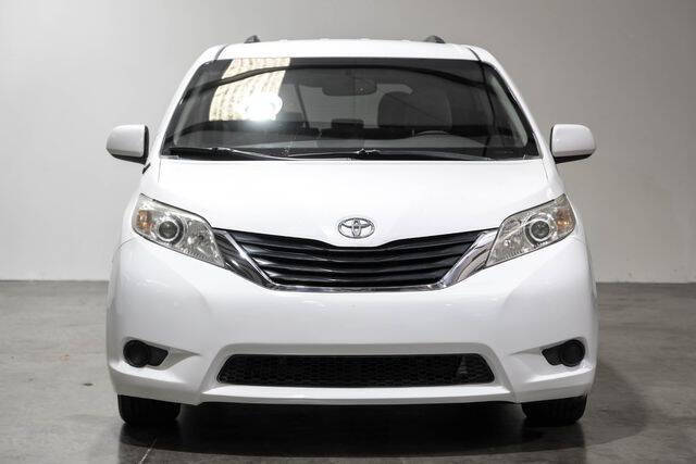 2011 Toyota Sienna LE 8-Passenger