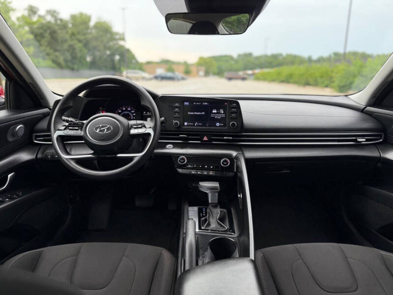 2022 Hyundai Elantra SEL