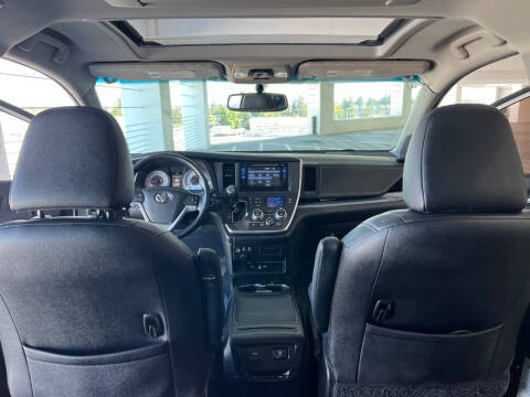 2016 Toyota Sienna SE Premium 8-Passenger