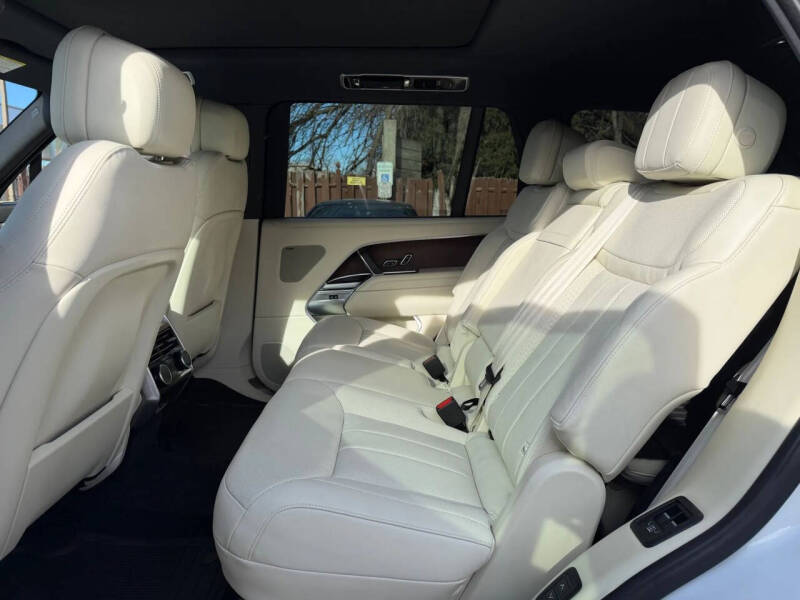 2023 Land Rover Range Rover P530 SE LWB