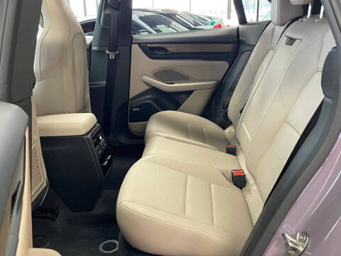 2025 Porsche Macan 4 Electric