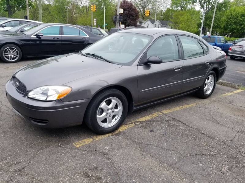 2005 Ford Taurus for sale at DALE'S AUTO INC in Mount Clemens MI