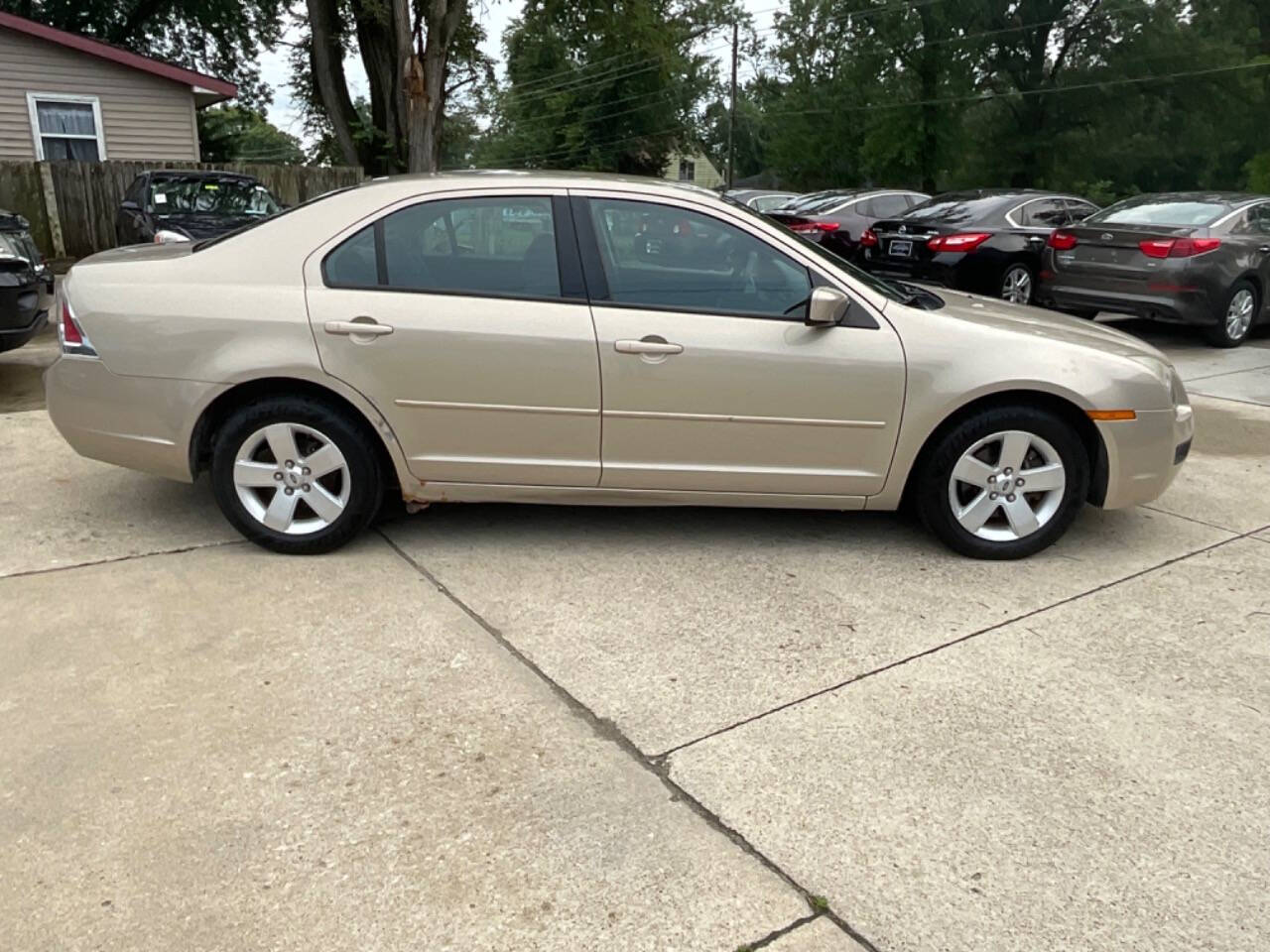 2006 Ford Fusion for sale at Auto Connection in Waterloo, IA