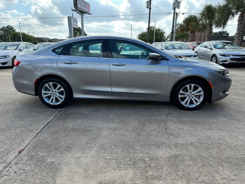 2016 Chrysler 200 Limited