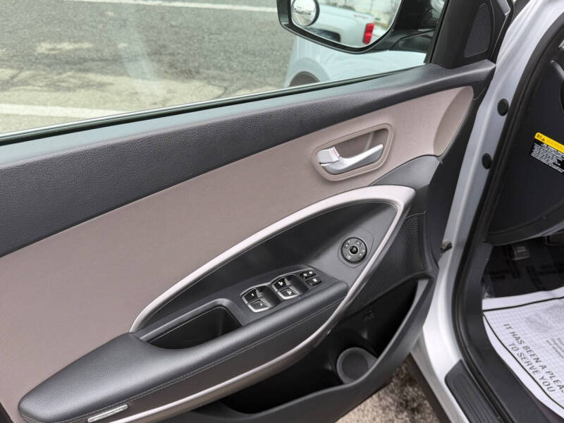 2016 Hyundai Santa Fe SE