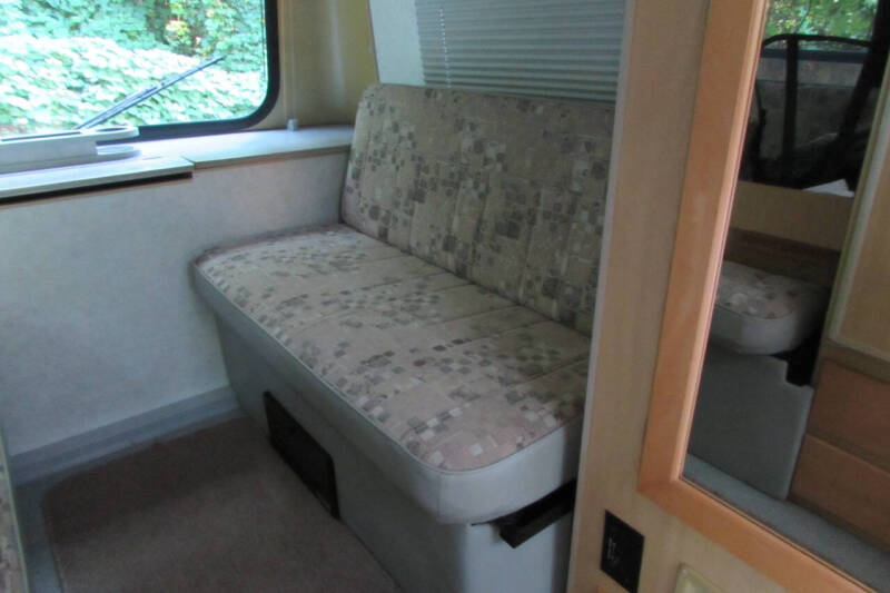 2001 Winnebago Rialta