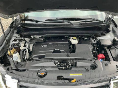 2017 Nissan Pathfinder SL