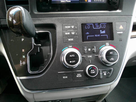 2015 Toyota Sienna XLE 8-Passenger