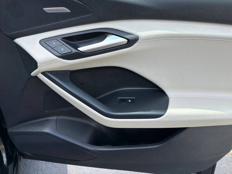 2025 Audi Q6 e-tron quattro Premium Plus